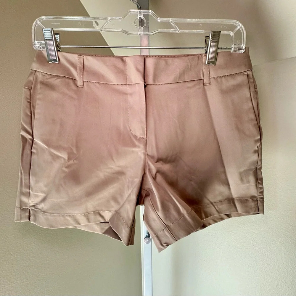 THREE SIXTY SIX WOMENS GOLF SHORTS SIZE 2 QUICK DRY, POCKETS, 4 ½‎ INCH INSEAM